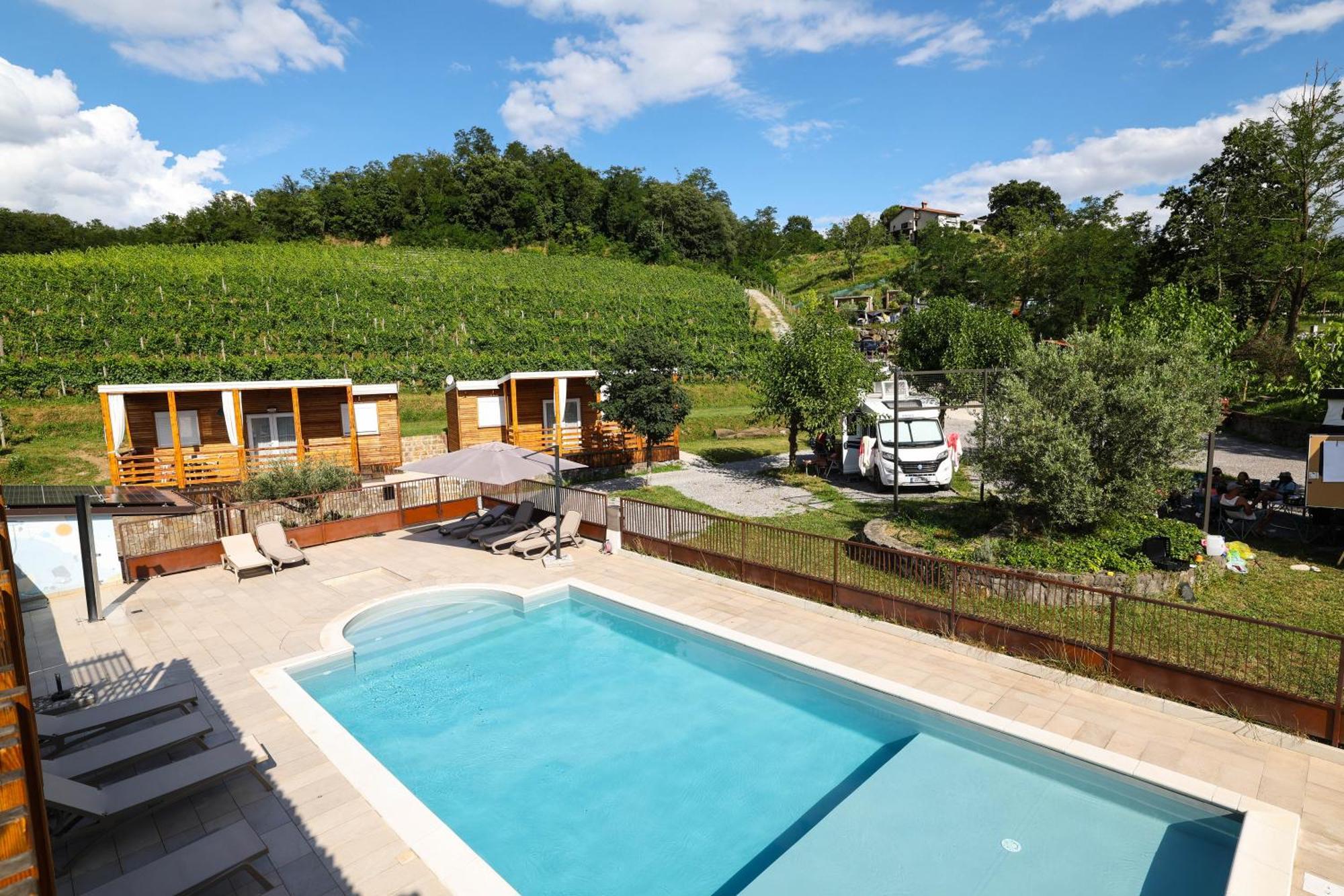 Saxida Wine Estate Hotell Zalosce Exteriör bild