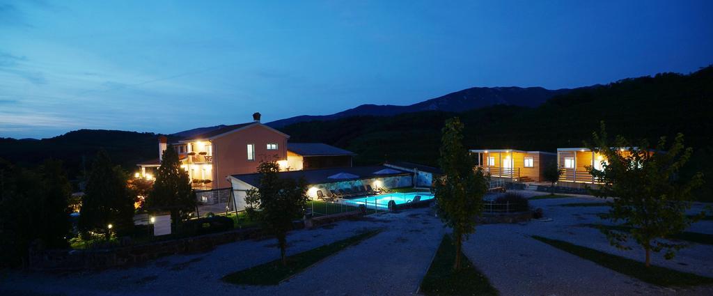 Saxida Wine Estate Hotell Zalosce Exteriör bild